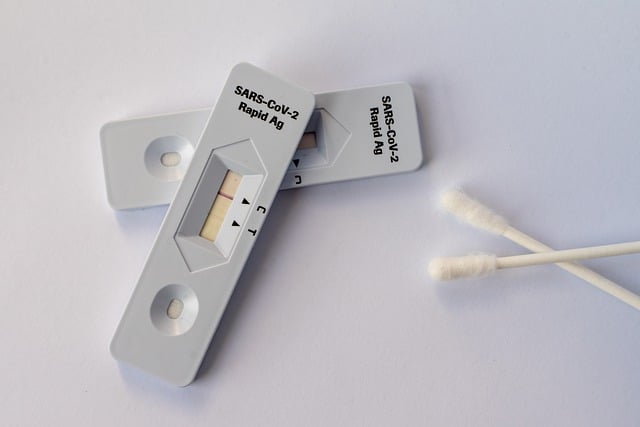 Eσύ που πετάς τα rapid self-test Covid-19;