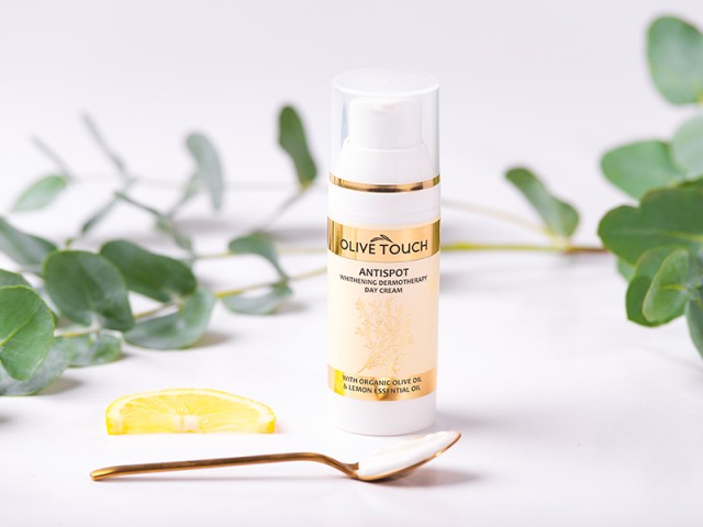Olive Touch Antispot Whitening Dermotherapy Day Cream Λευκαντική Κρέμα Ημέρας για Όλους τους Τύπους Επιδερμίδας 50ml