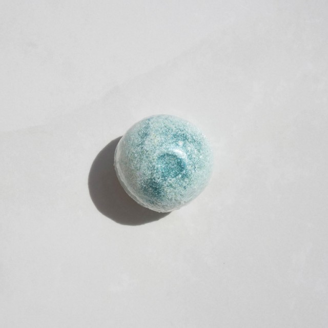 Treat Me Well Fizzing Bath Bomb Grape Άλατα Μπάνιου 110gr