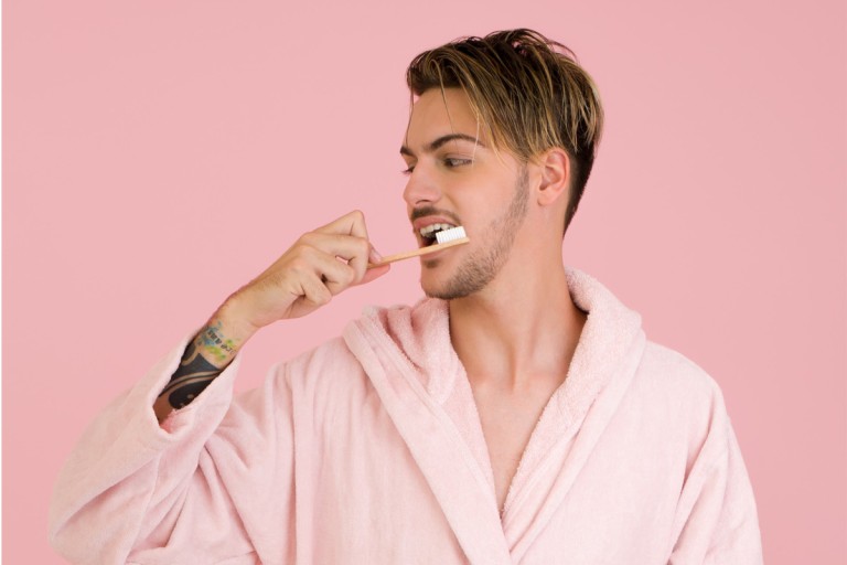 Τι ώρα να πλένω τα δόντια μου;