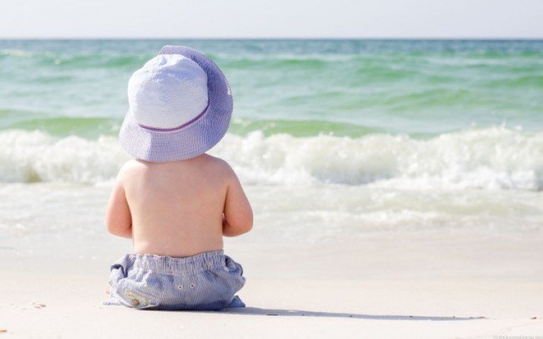 Μωρά στην παραλία !