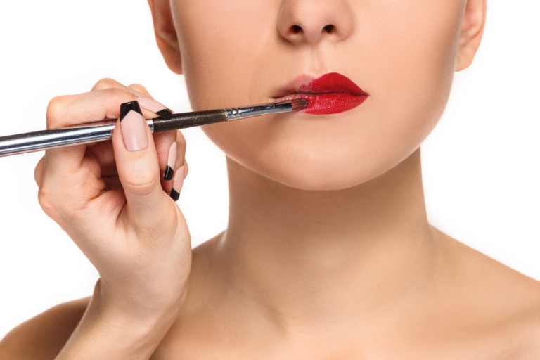 Τα μυστικά για να απλώσεις το lip liner σαν makeup artist!