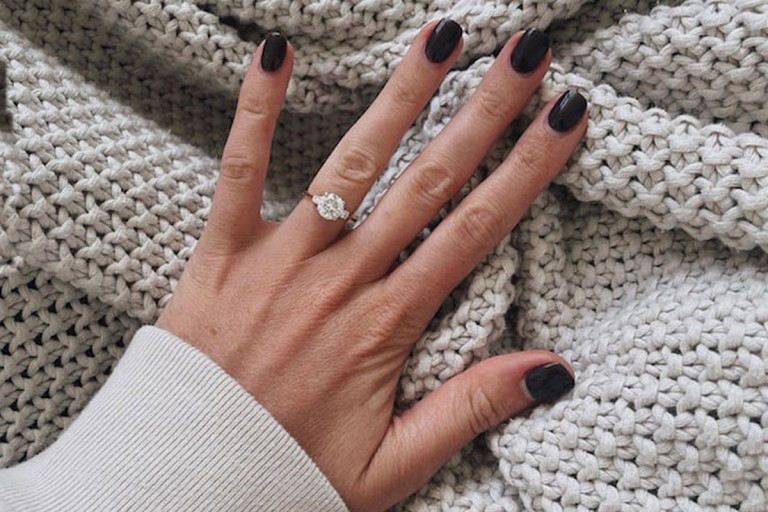 Evelyn’s choice: Μαύρα νύχια, η απόλυτη τάση!